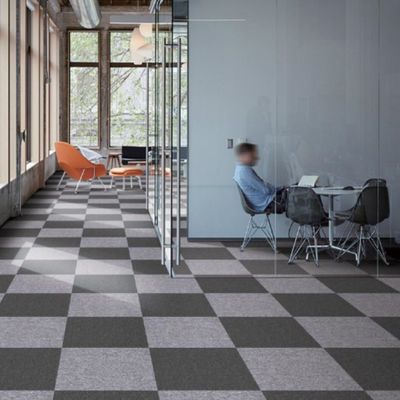 Abstract Pattern Pp Fiber Flooring Pvc Commercial Carpet Tiles 50X50 для комнаты для совещаний